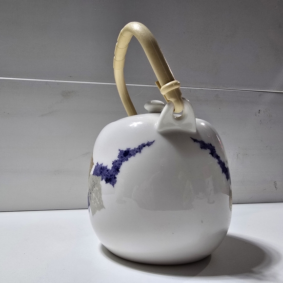 Vintage Tea kettle with 4 cups made in Japan - Picture 5 of 14